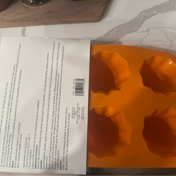 Orange Ghost Silicone Mold - Picture 3 of 5